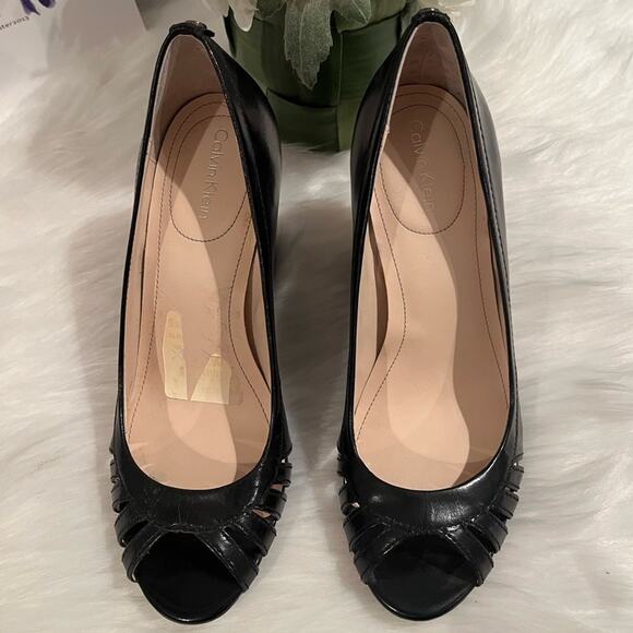 NEW Calvin Klein Wedge Flare Leather Peep Toe Pumps Black Size 6 NWOT - Picture 3 of 15